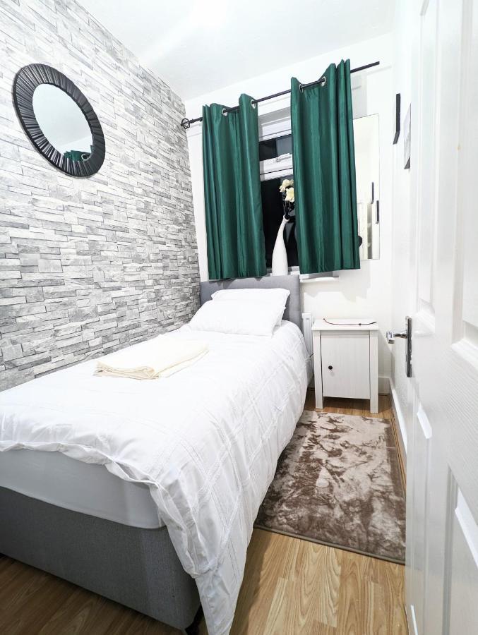 The Saxon Rooms Barking  Exterior photo